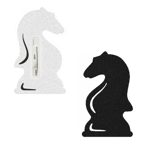 PRZYPINKA FIGURA SZACHOWA SKOCZEK FILCOWA CZARNA 6x4cm